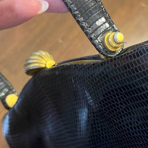 Elegant Vintage Black Eelskin Kisslock Leather Handbag - Picture 11 of 11